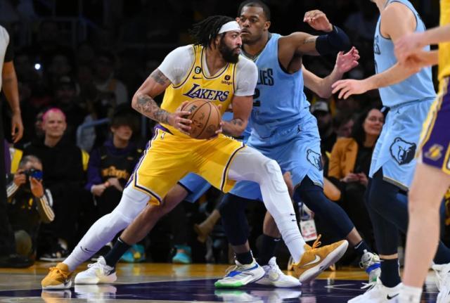 开云体育下载-加索尔球衣退役激励浓眉，他扛起球队杀到西部第九