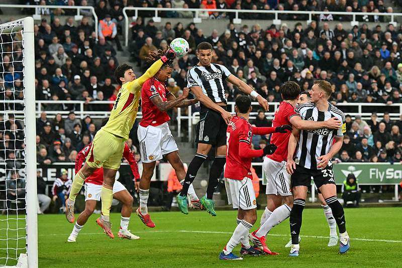 开云体育下载-纽卡斯尔2-1曼联 奥苏拉绝杀