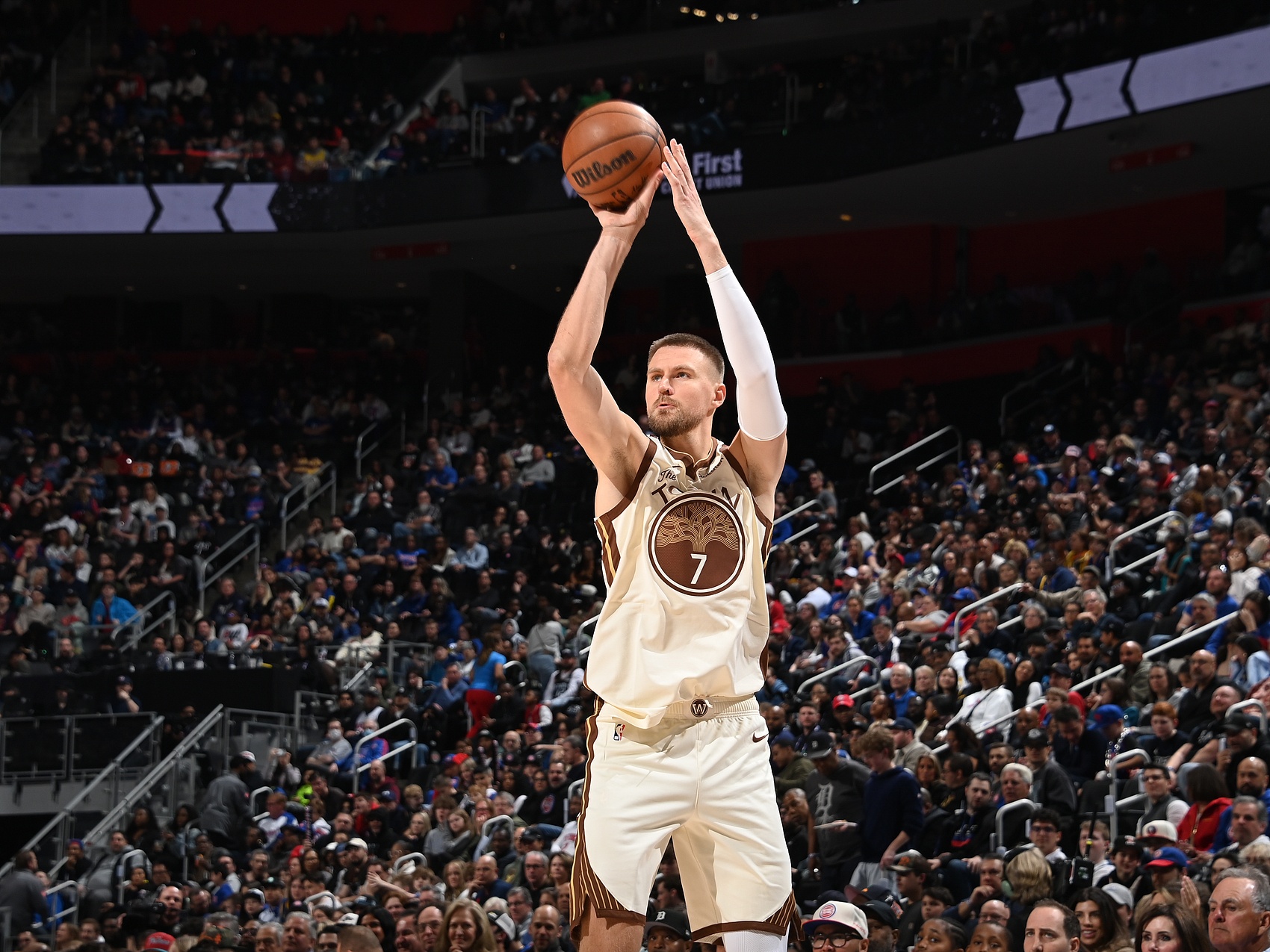 开云APP-金州伤病梦魇！巴特勒ACL报销 穆迪恐怖膝伤 库里跑步膝归期未定