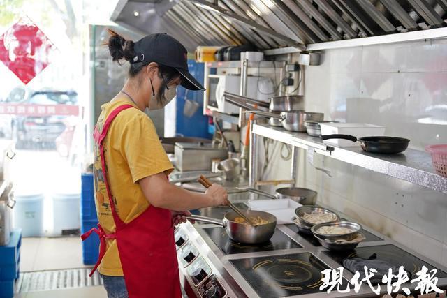 kaiyun-把小店打造成“第二现场”，南通这家米线店为家乡球队应援